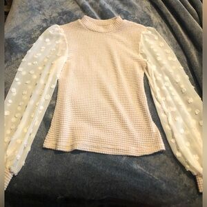 I’m selling this cream blouse
